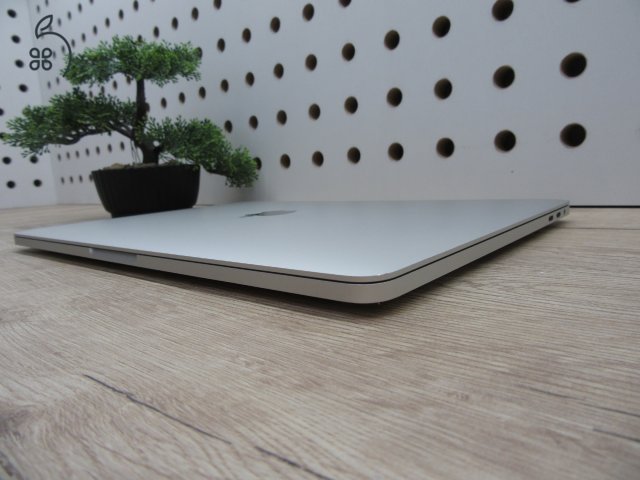 Apple MacBook Pro 13” Touch Bar – Kompakt erő, prémium dizájn – 16 GB RAM / 500 GB SSD – Használt, karcmentes – 3 hónap garanciával