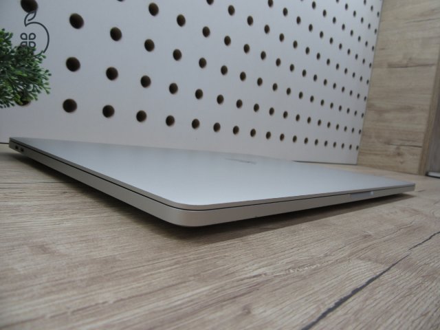 Apple MacBook Pro 16” Touch Bar – Nagykijelzős teljesítmény, stílusos kivitel – 16 GB RAM / 500 GB SSD – Használt, szép állapot – 3 hónap garanciával