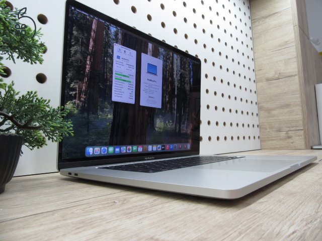 Apple MacBook Pro 16” Touch Bar – Nagykijelzős teljesítmény, stílusos kivitel – 16 GB RAM / 500 GB SSD – Használt, szép állapot – 3 hónap garanciával