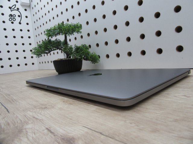 Apple MacBook Pro 13” Retina – Kompakt elegancia, megbízható teljesítmény – Használt, szép állapot – 3 hónap garanciával