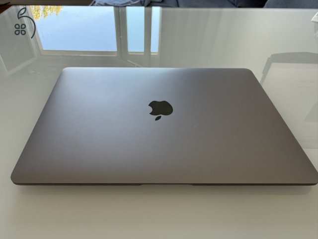 Kiváló állapotban lévő MacBook Air 13