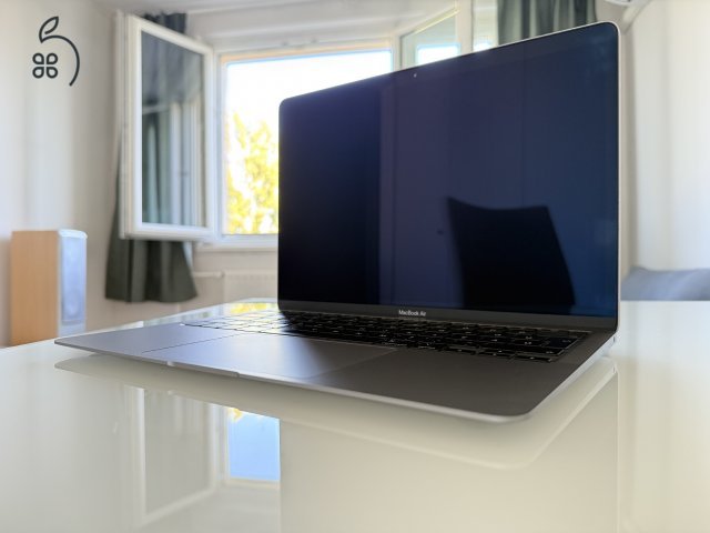 Kiváló állapotban lévő MacBook Air 13