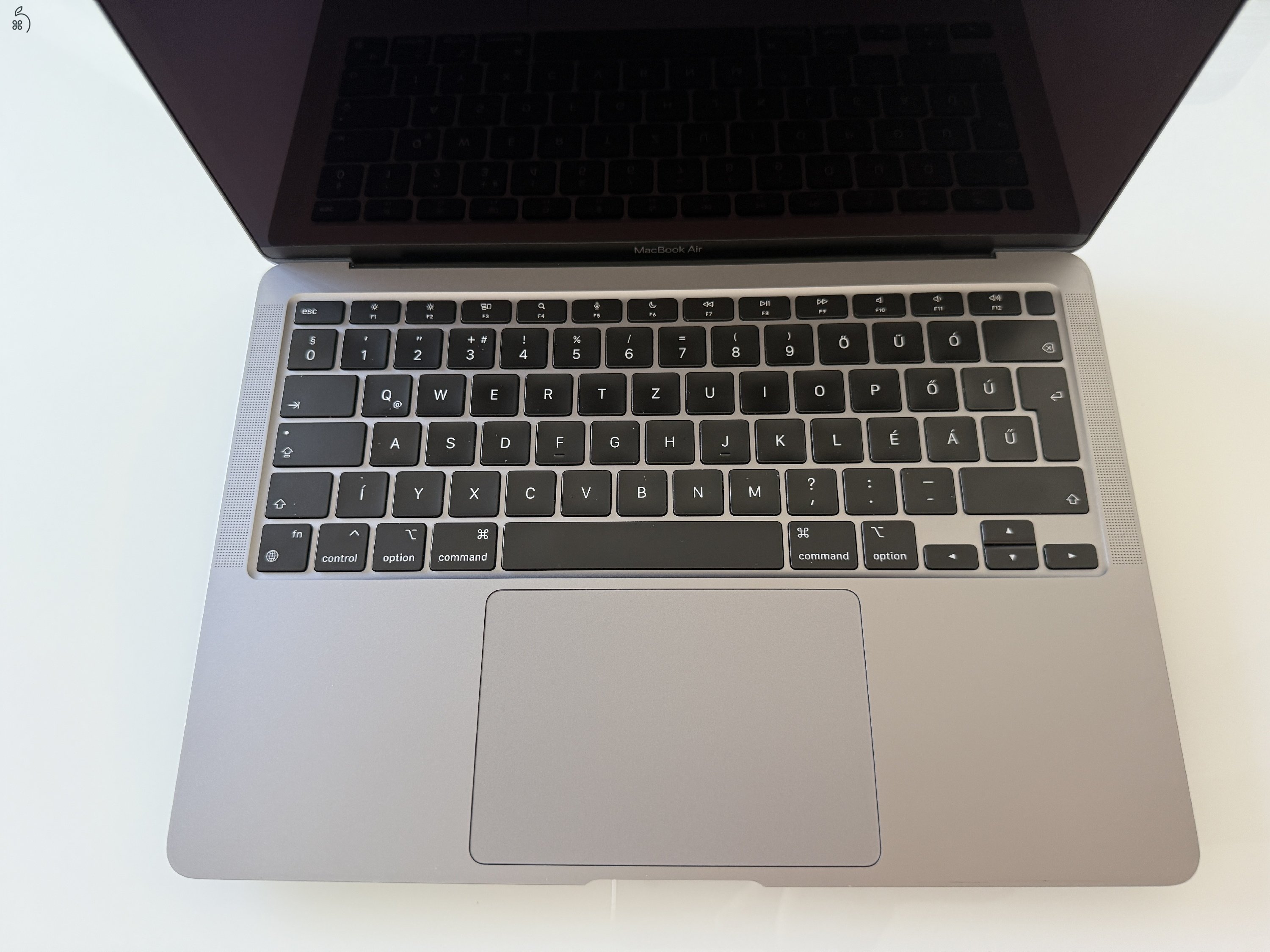 Kiváló állapotban lévő MacBook Air 13