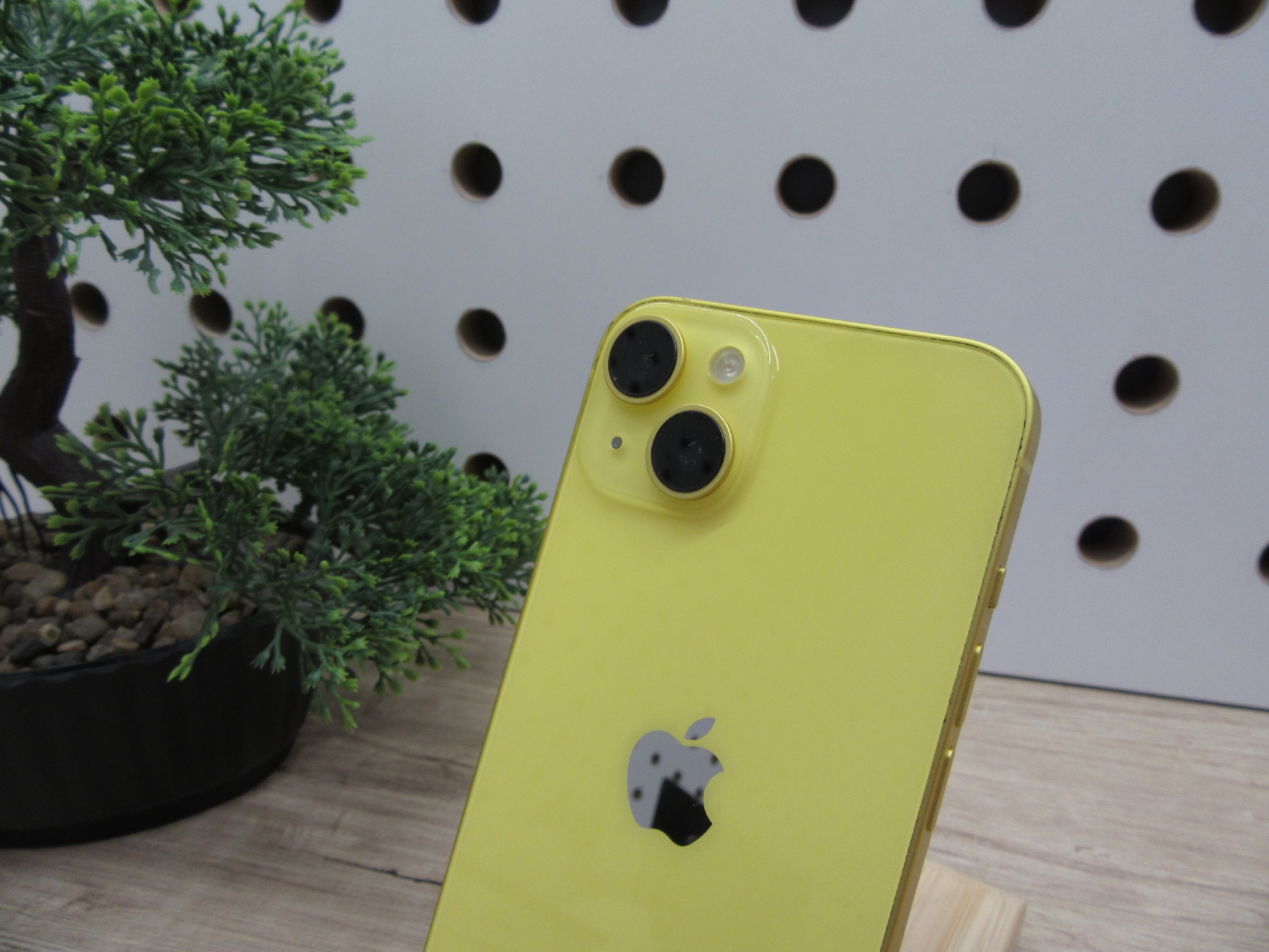 Apple iPhone 14 – Stílusos megjelenés, megbízható teljesítmény – Yellow – 128 GB – Használt, karcmentes – 3 hónap garanciával