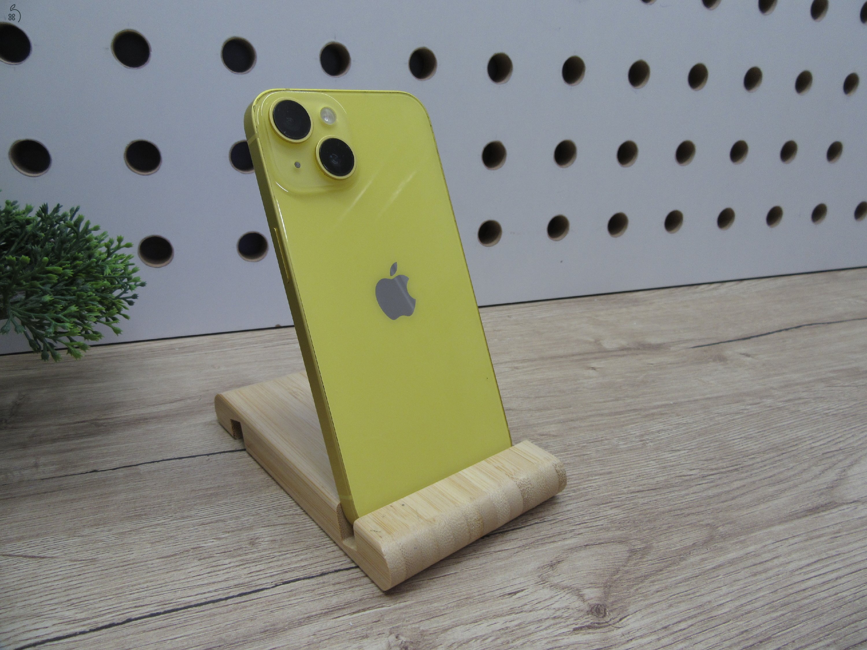 Apple iPhone 14 – Stílusos megjelenés, megbízható teljesítmény – Yellow – 128 GB – Használt, karcmentes – 3 hónap garanciával