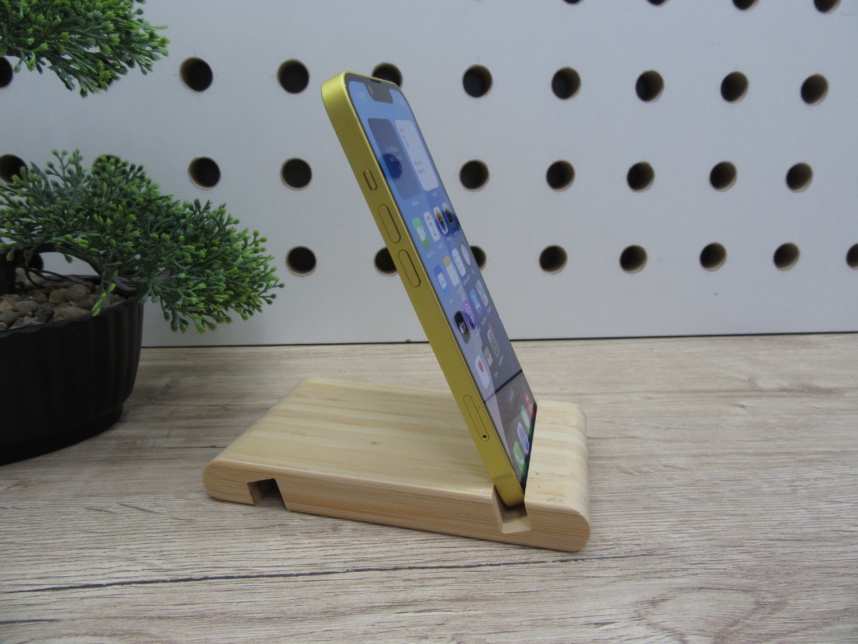Apple iPhone 14 – Stílusos megjelenés, megbízható teljesítmény – Yellow – 128 GB – Használt, karcmentes – 3 hónap garanciával