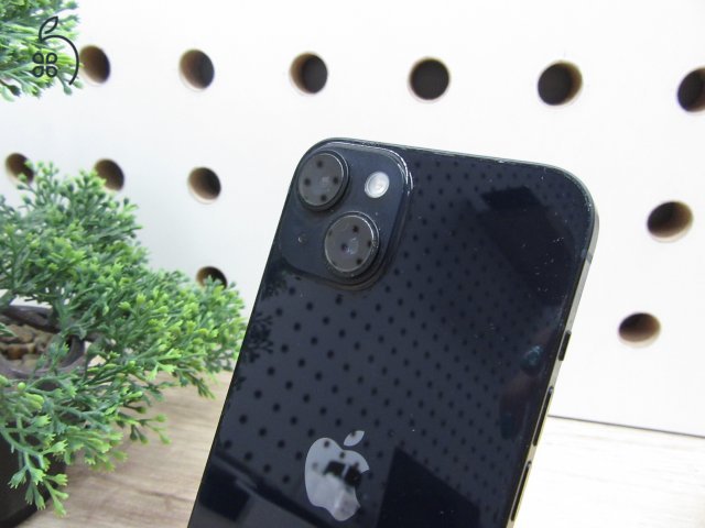 Apple iPhone 14 – Elegáns Midnight dizájn, megbízható teljesítmény – 128 GB – Használt – 100%-os akkuval – 3 hónap garanciával