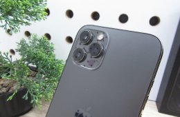 Apple iPhone 12 Pro Max – Prémium Graphite stílus, óriási kijelző és profi kamera – 128 GB – Használt, karcmentes – 100%-os akkuval – 3 hónap garanciával