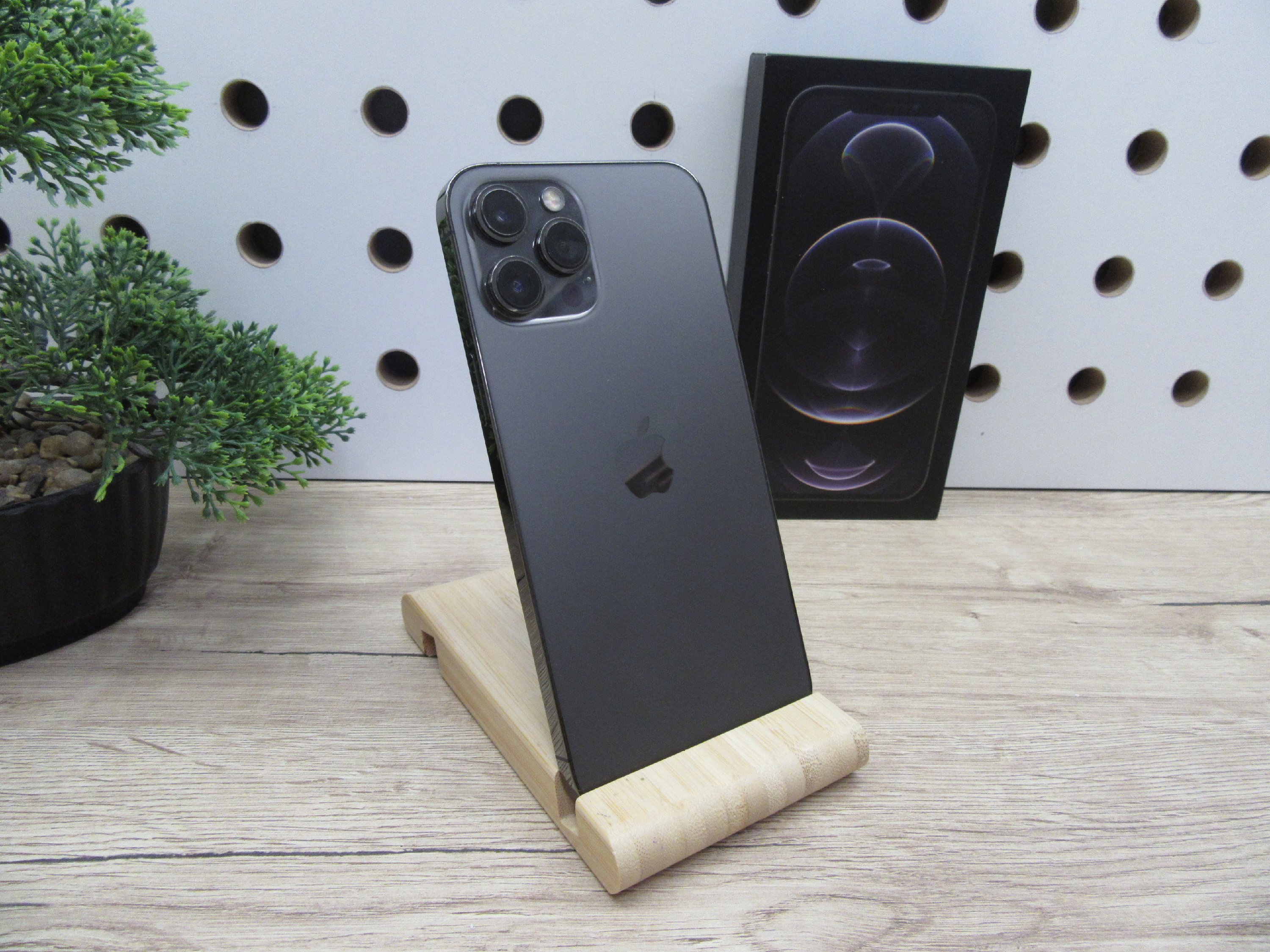 Apple iPhone 12 Pro Max – Prémium Graphite stílus, óriási kijelző és profi kamera – 128 GB – Használt, karcmentes – 100%-os akkuval – 3 hónap garanciával