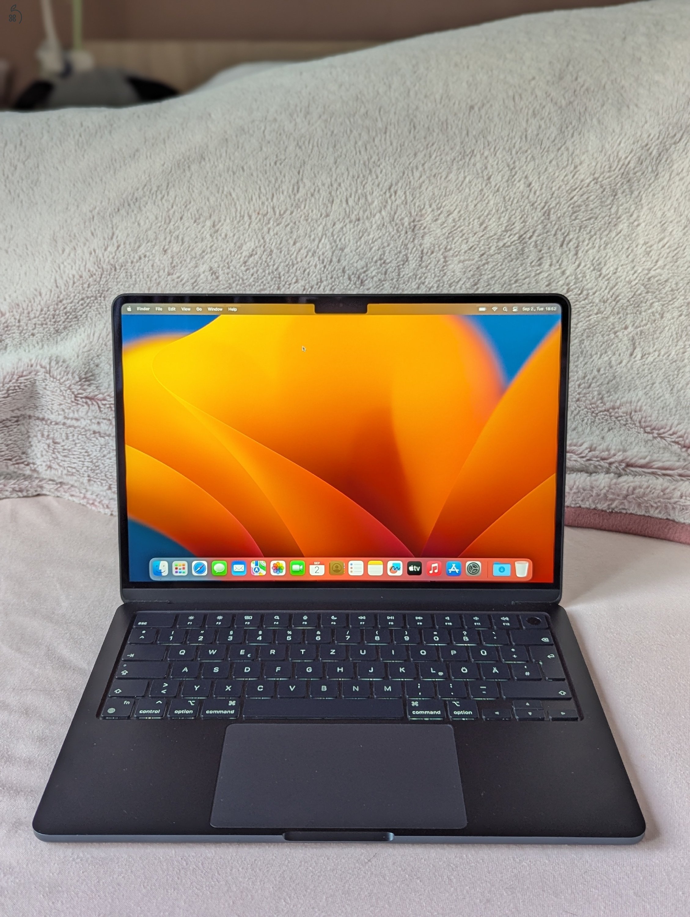 MacBook Air M2 mint az új, minden tartozékával