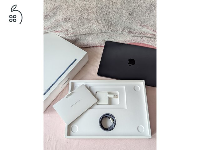 MacBook Air M2 mint az új, minden tartozékával