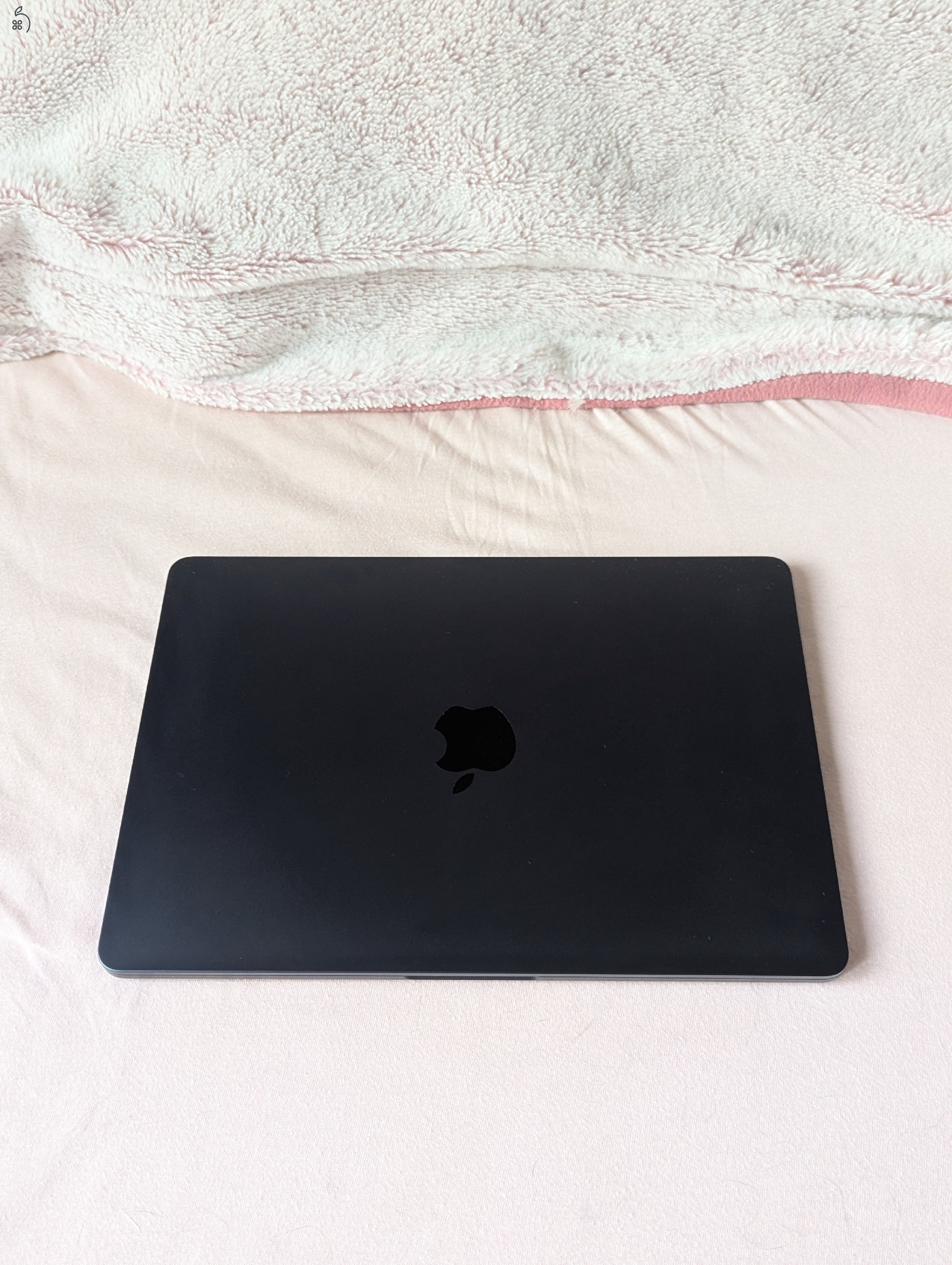 MacBook Air M2 mint az új, minden tartozékával