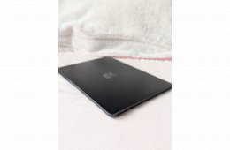 MacBook Air M2 mint az új, minden tartozékával