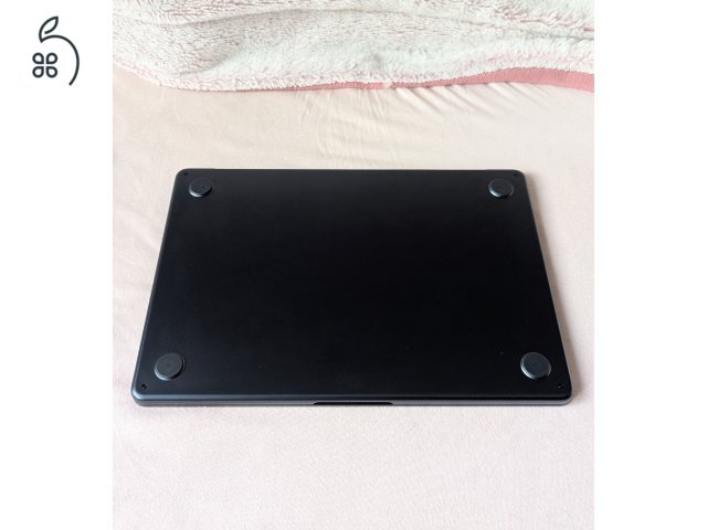 MacBook Air M2 mint az új, minden tartozékával
