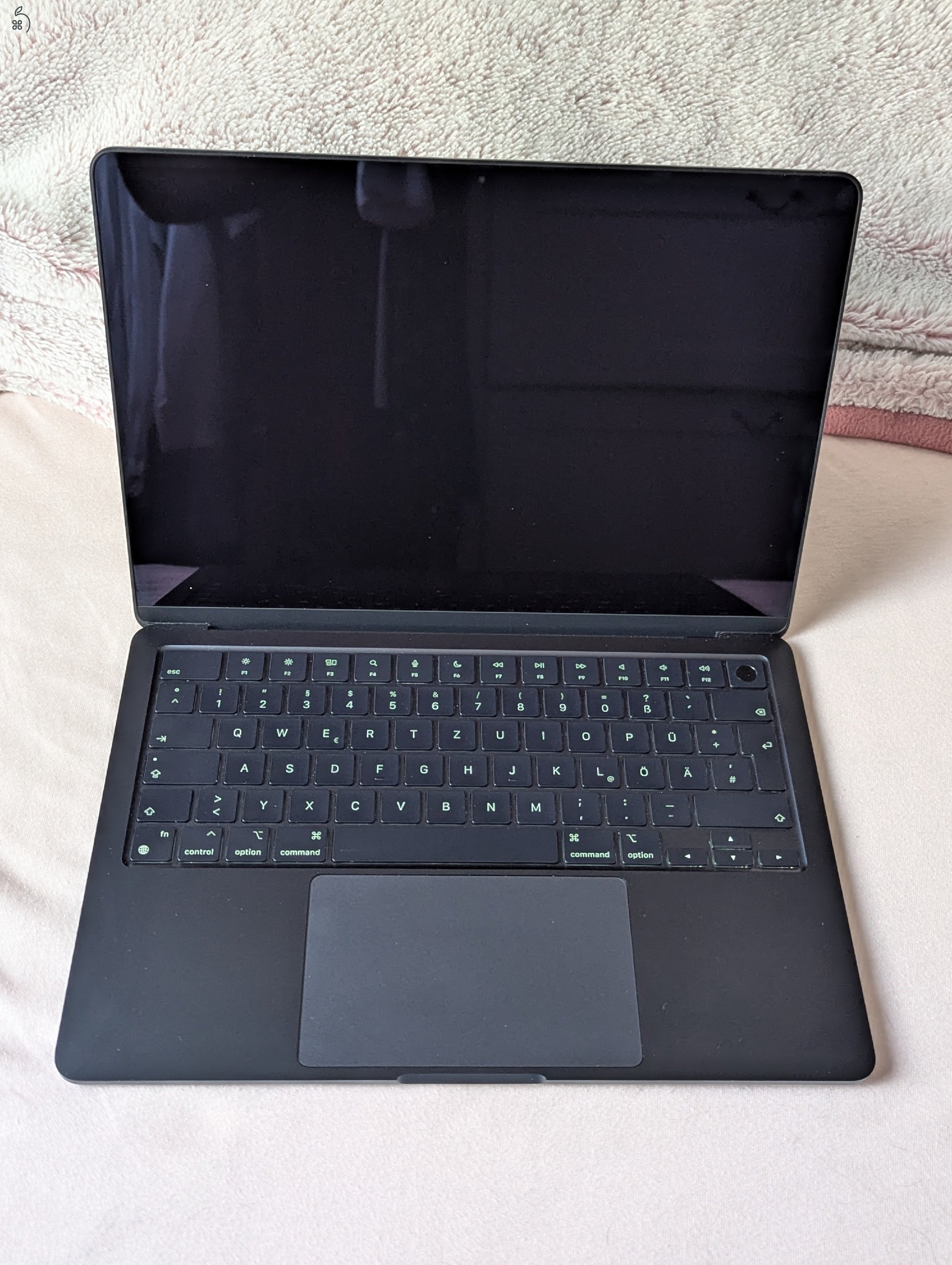 MacBook Air M2 mint az új, minden tartozékával