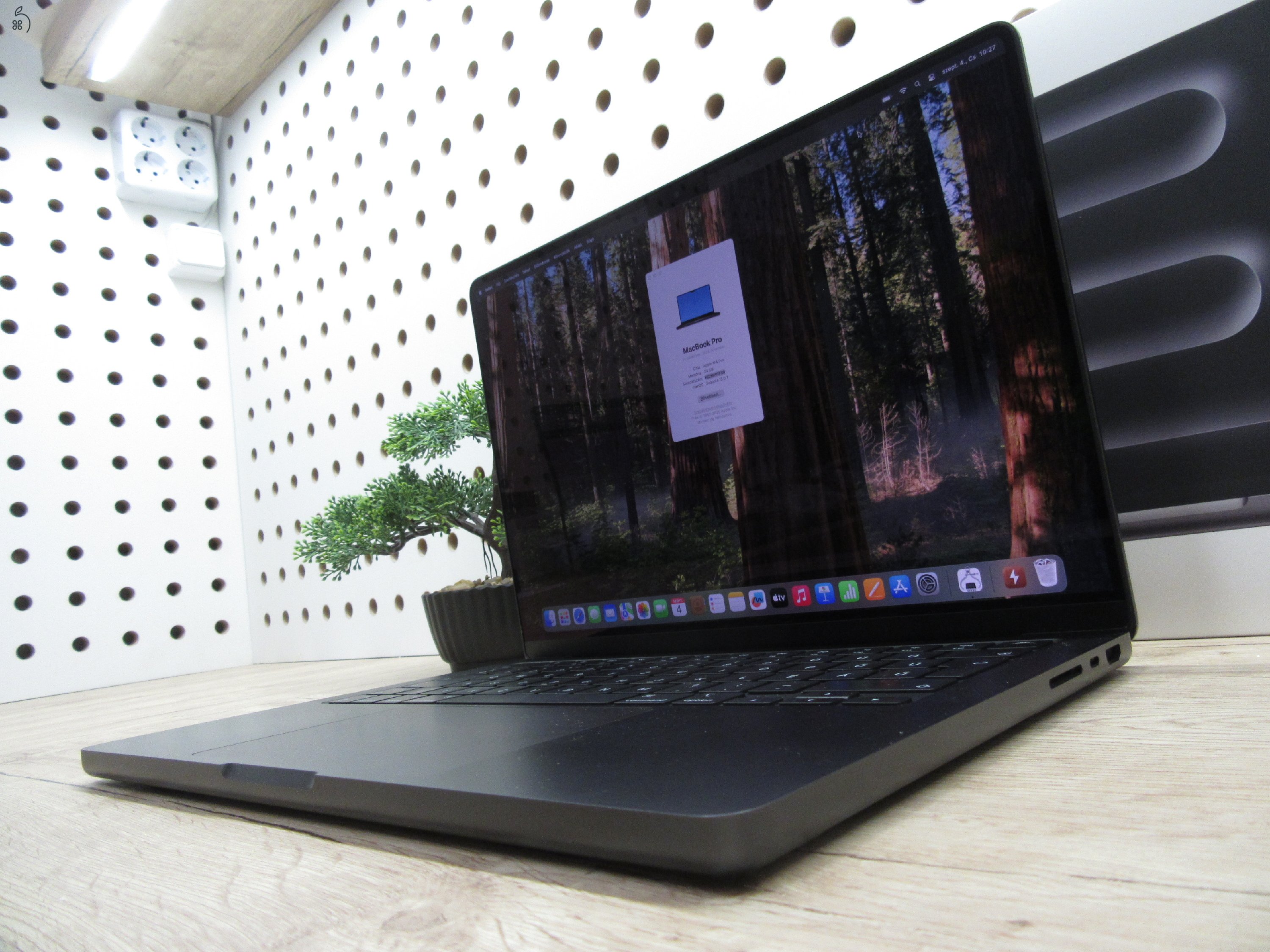 Apple MacBook Pro 14” M4 Pro – Pörgős Pro teljesítmény, XDR látvány – 24 GB RAM / 512 GB SSD – Használt, karcmentes – Gyári garancia 2025.12.21-ig