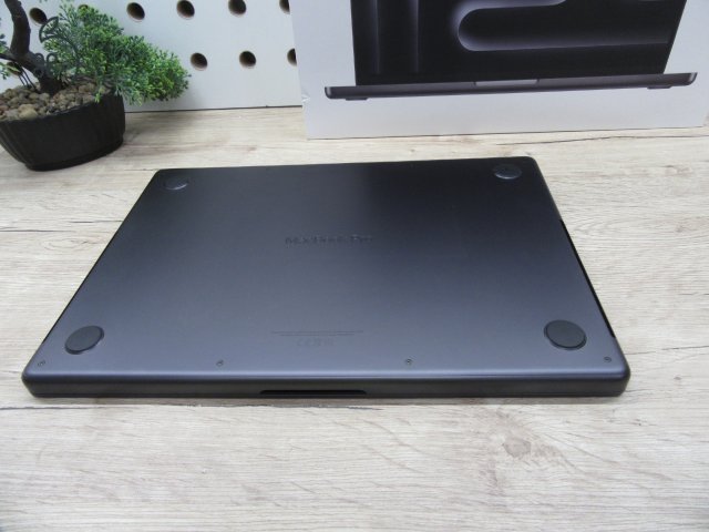 Apple MacBook Pro 14” M4 Pro – Pörgős Pro teljesítmény, XDR látvány – 24 GB RAM / 512 GB SSD – Használt, karcmentes – Gyári garancia 2025.12.21-ig
