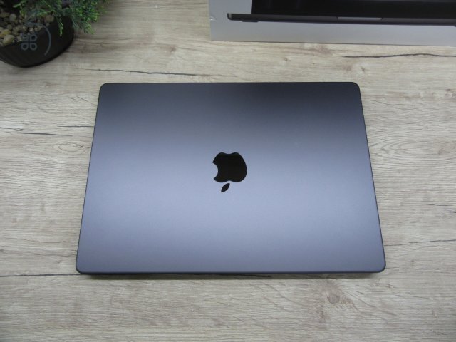 Apple MacBook Pro 14” M4 Pro – Pörgős Pro teljesítmény, XDR látvány – 24 GB RAM / 512 GB SSD – Használt, karcmentes – Gyári garancia 2025.12.21-ig