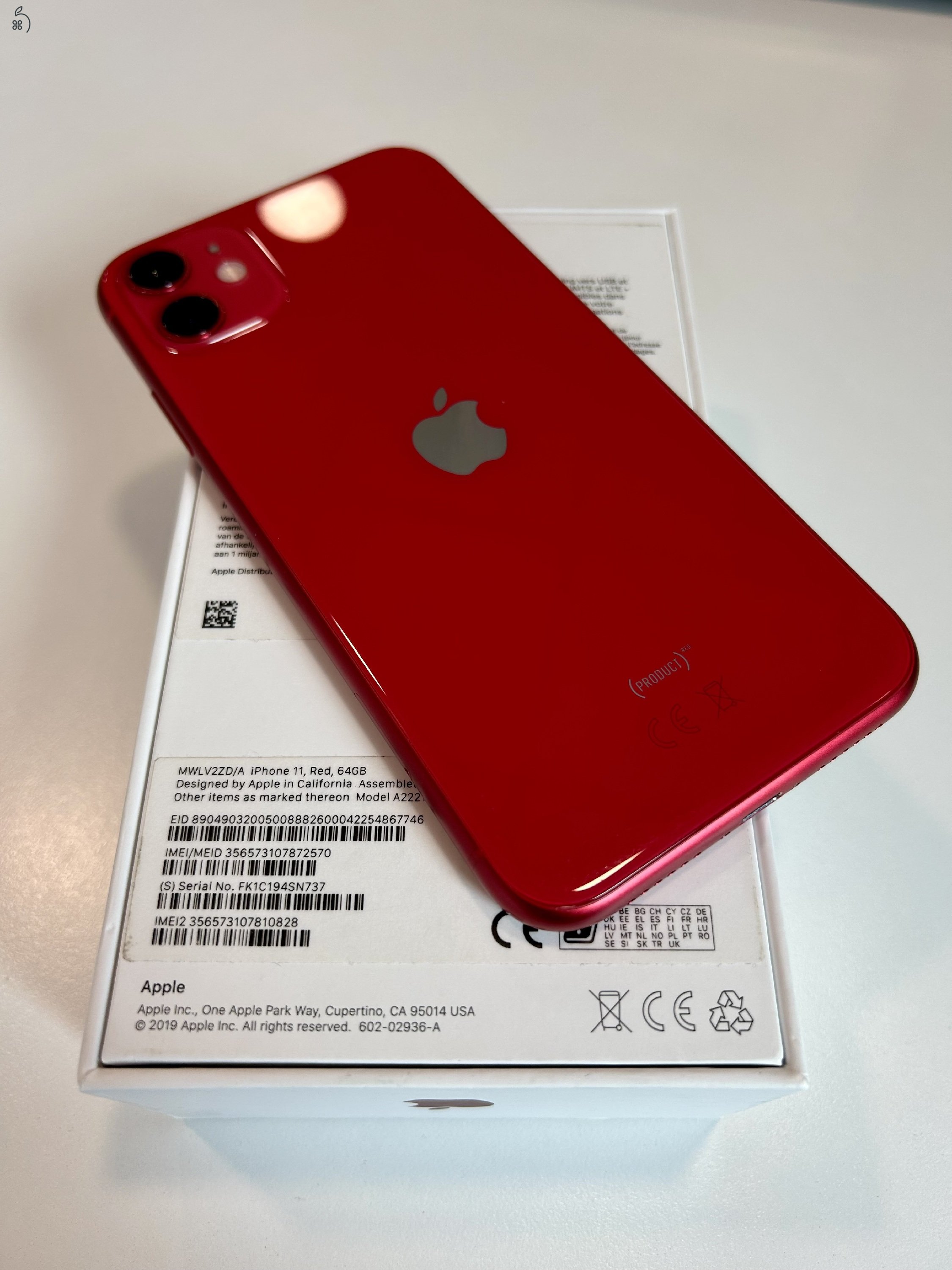 Megkímélt iPhone 11 RED 64GB 100% Akku