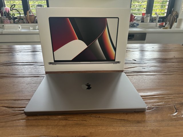 Apple Macbook Pro 16 - M1 MAX 10/32 64GB RAM 1TB SSD Asztroszürke