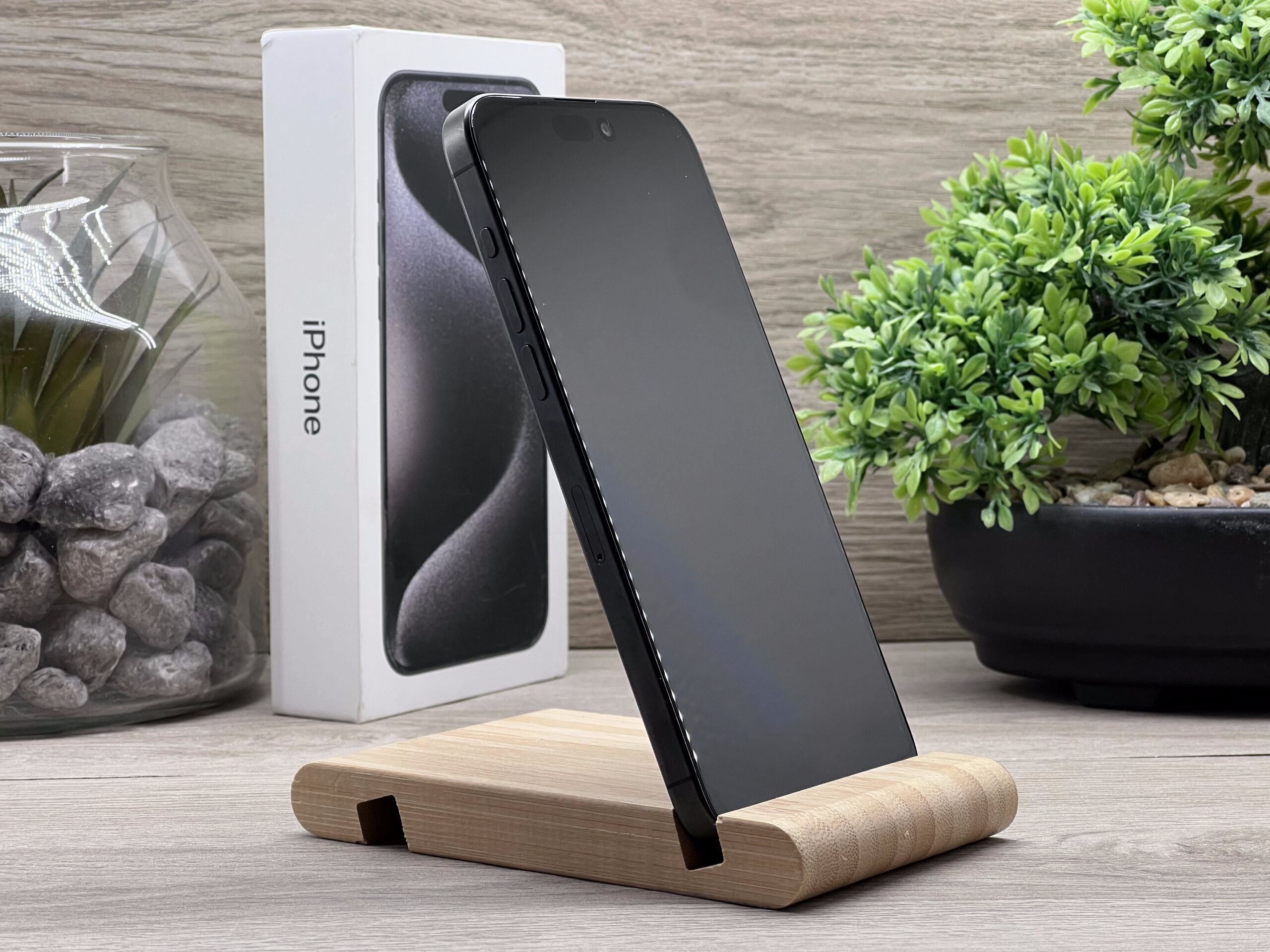Hibátlan iPhone 15 Pro Max Black Titanium 256GB 2 ÉV Garanciával Számlával 91% Aksi
