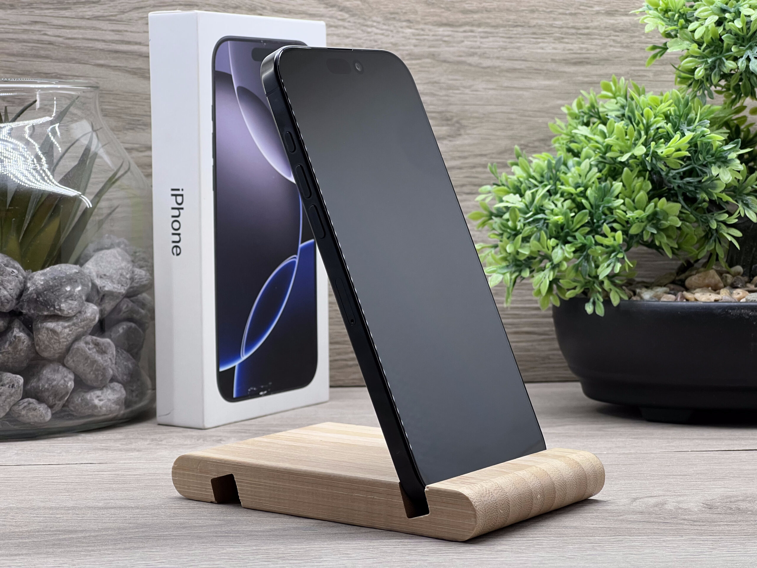 Aktiválatlan ÚJ iPhone 16 Pro Max Black Titanium 256GB 2 ÉV Garanciával Számlával 100% Aksi