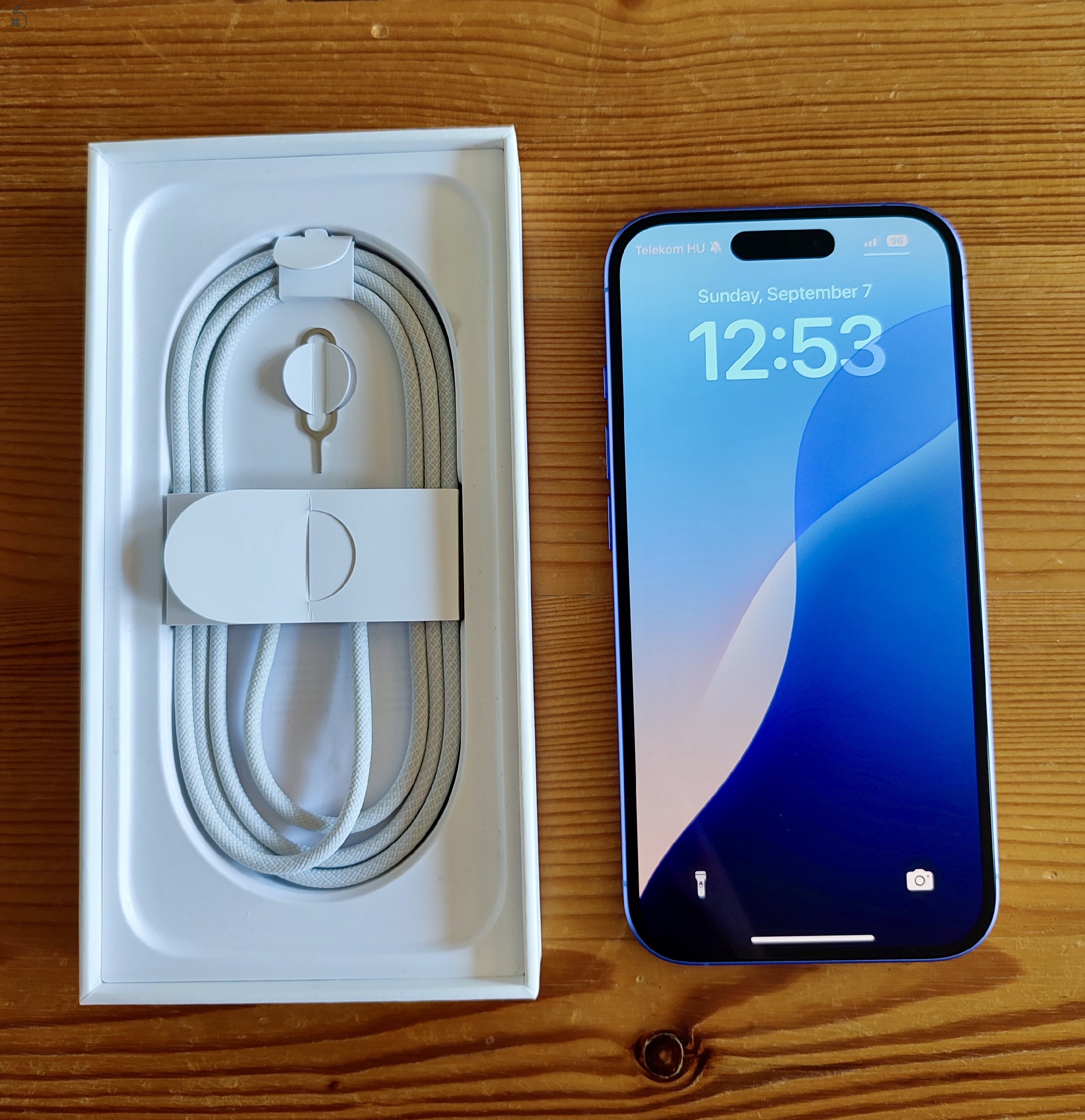 Eladó újszerű Iphone 16 256 Gb tárhellyel, Ultramarin kék színben