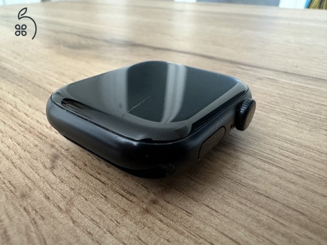 Apple Watch Series 8 GPS 45mm Éjfekete alumínium éjfekete sportszíjjal