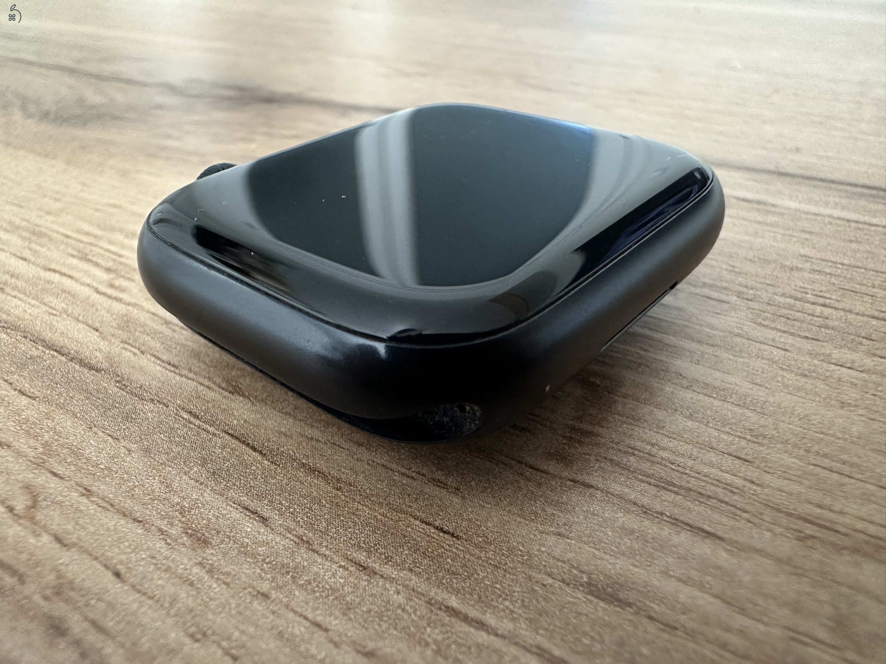 Apple Watch Series 8 GPS 45mm Éjfekete alumínium éjfekete sportszíjjal