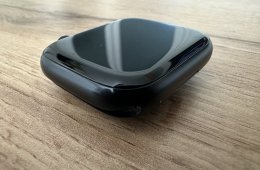 Apple Watch Series 8 GPS 45mm Éjfekete alumínium éjfekete sportszíjjal