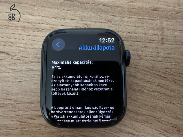 Apple Watch Series 8 GPS 45mm Éjfekete alumínium éjfekete sportszíjjal