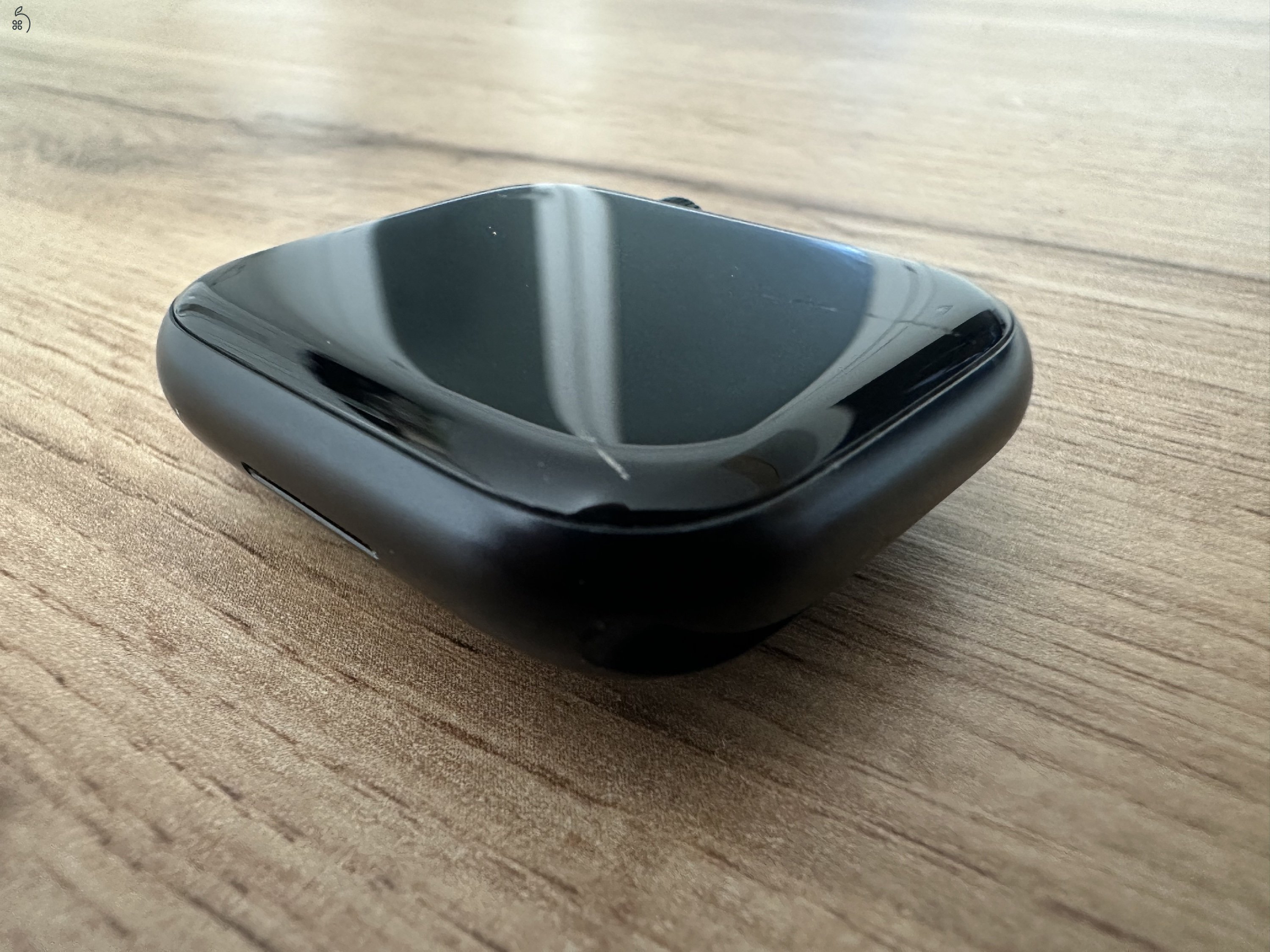 Apple Watch Series 8 GPS 45mm Éjfekete alumínium éjfekete sportszíjjal