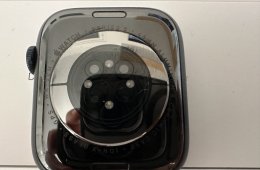Apple Watch Series 8 GPS 45mm Éjfekete alumínium éjfekete sportszíjjal