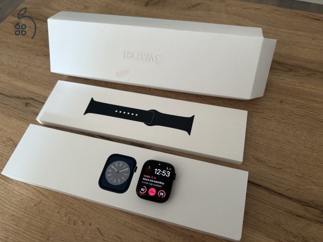 Apple Watch Series 8 GPS 45mm Éjfekete alumínium éjfekete sportszíjjal