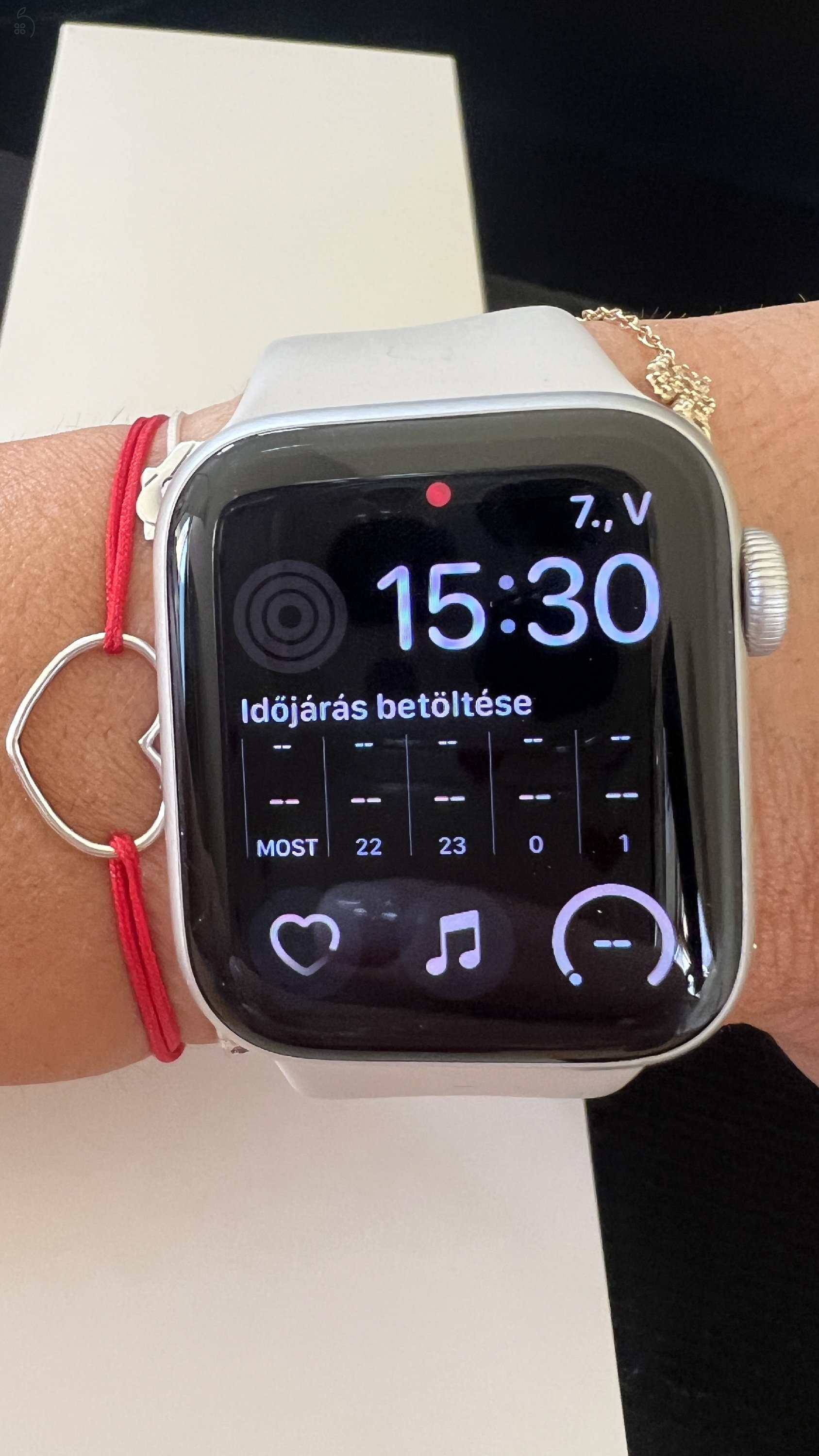 Apple Watch SE (2. generáció) 40 mm