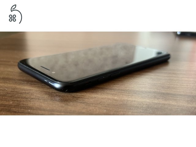 iPhone SE 2020 64GB fekete