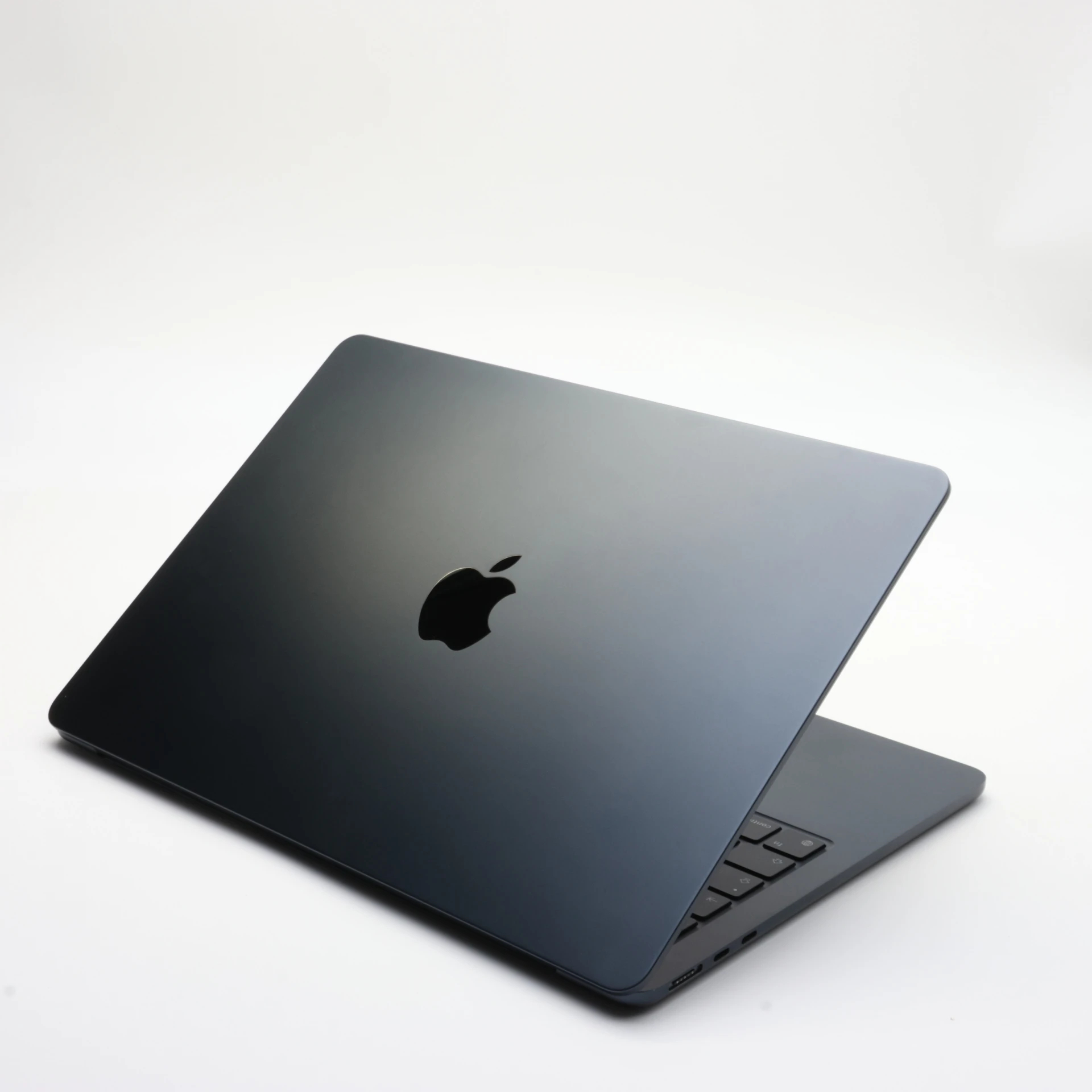 !! 1 ÉV GARANCIA !! Apple MacBook Air 13″ 2022 M2 256 GB SSD 8 GB RAM Midnight 96% EU Bill