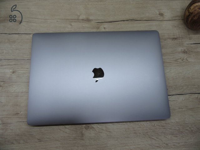 Apple MacBook Pro 16” Touch Bar – Újszerű i9 erőgép, 32 GB RAM / 500 GB SSD – Használt, karcmentes – 3 hónap garanciával