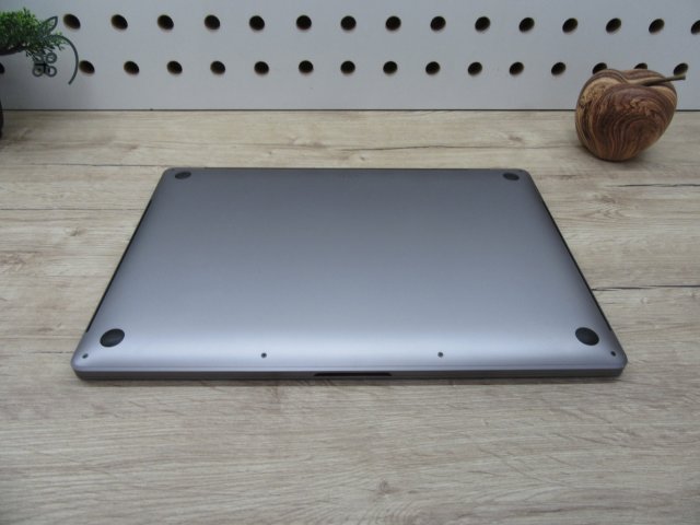 Apple MacBook Pro 16” Touch Bar – Újszerű i9 erőgép, 32 GB RAM / 500 GB SSD – Használt, karcmentes – 3 hónap garanciával