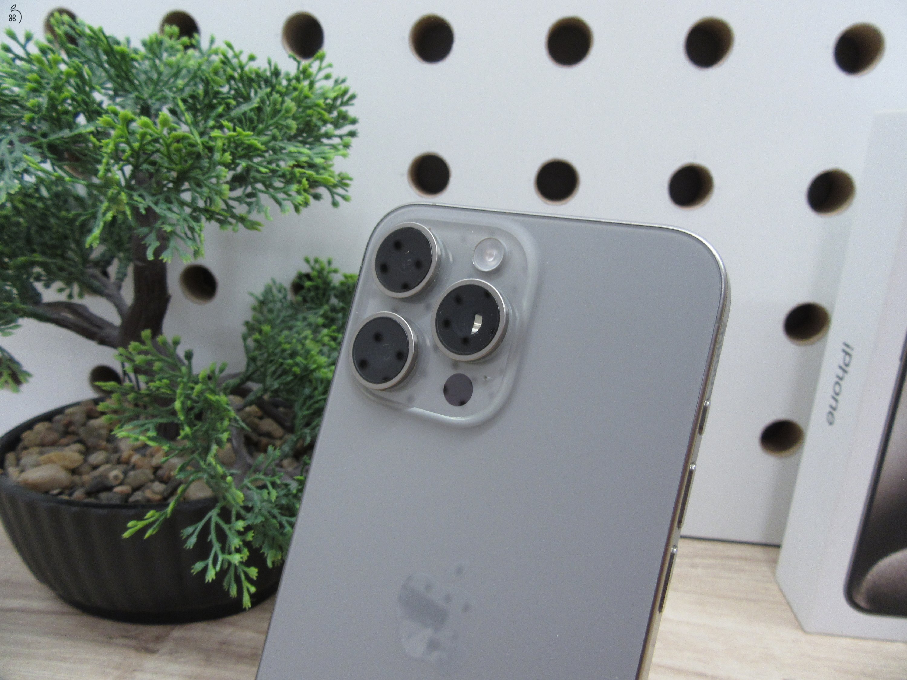 Apple iPhone 15 Pro Max – Natural Titanium – Titán dizájn, 5× optikai zoom – 256 GB – Használt, szép állapot – 3 hónap garanciával