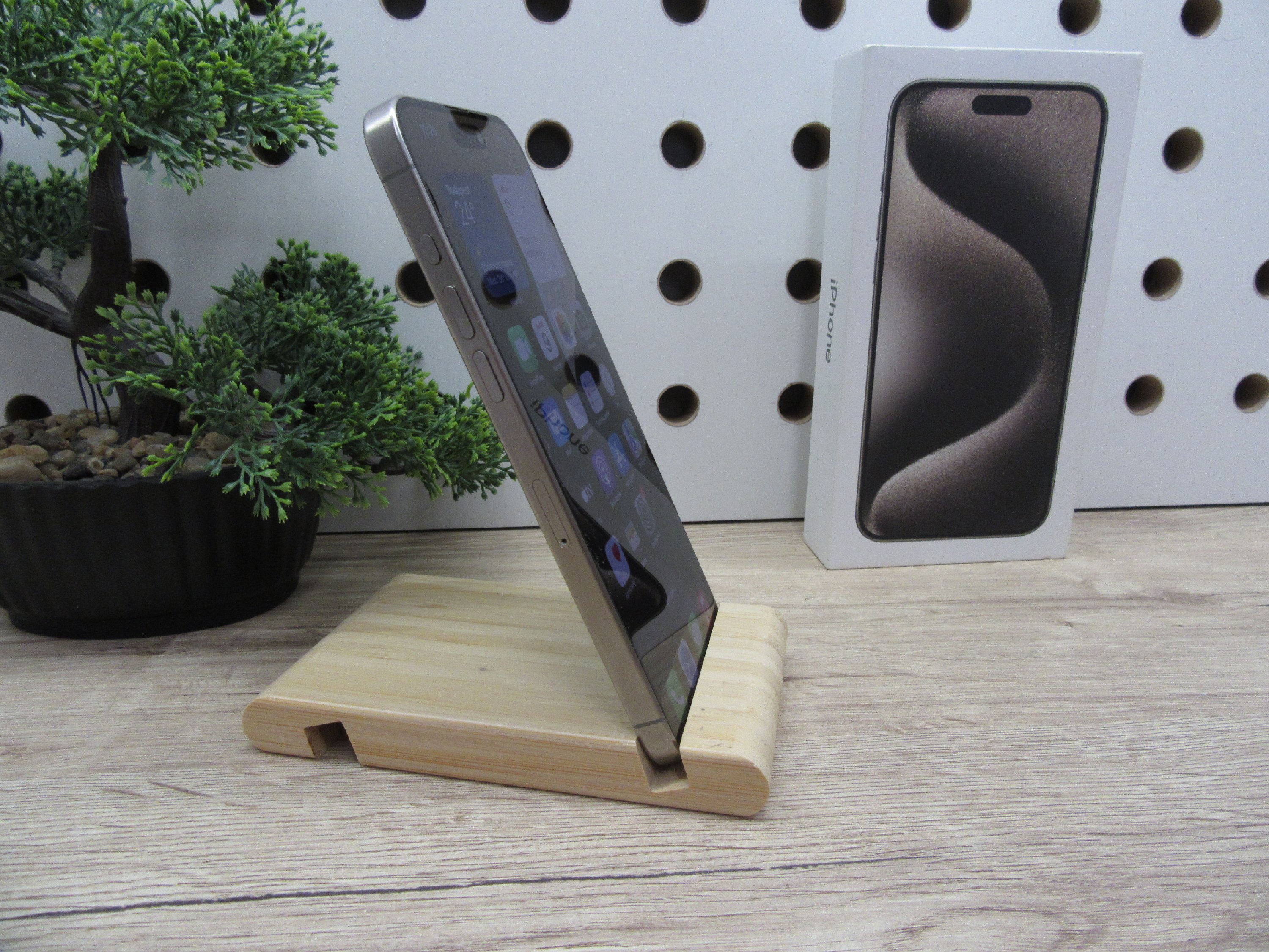Apple iPhone 15 Pro Max – Natural Titanium – Titán dizájn, 5× optikai zoom – 256 GB – Használt, szép állapot – 3 hónap garanciával