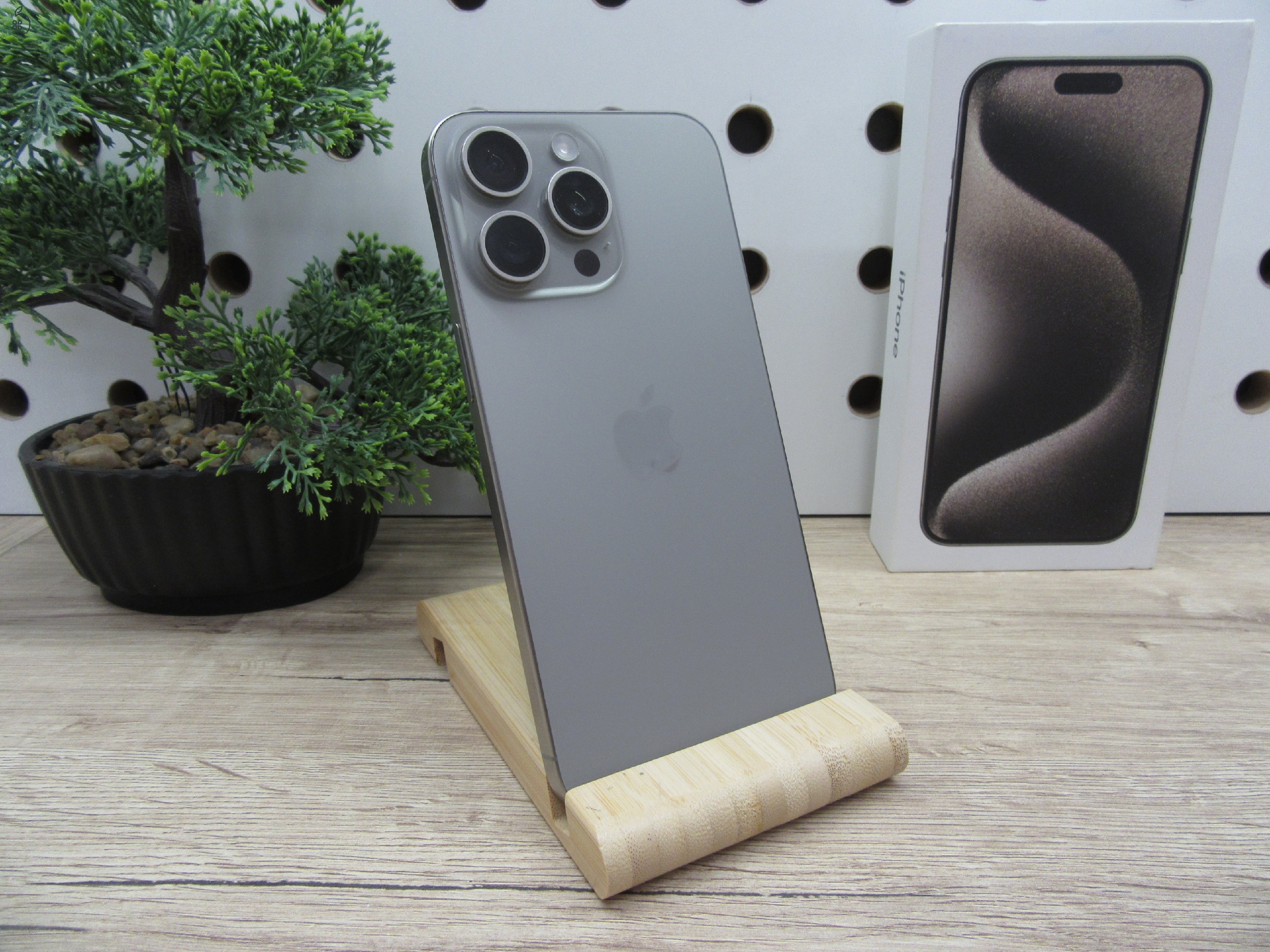 Apple iPhone 15 Pro Max – Natural Titanium – Titán dizájn, 5× optikai zoom – 256 GB – Használt, szép állapot – 3 hónap garanciával