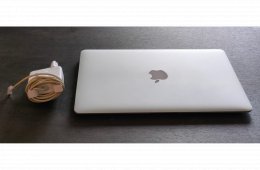MacBook Air eladó (19-inch, 2017)