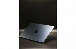 Apple MacBook Air 13″ 2022 M2 256 GB Midnight 96% akku - 12 HÓ GARANCIA