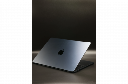Apple MacBook Air 13″ 2022 M2 512 GB Midnight 100% akku - 12 HÓ GARANCIA