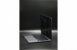 Apple MacBook Pro 13″ Touch Bar 2020 i5 256 GB Space Gray akku - 12 HÓ GARANCIA