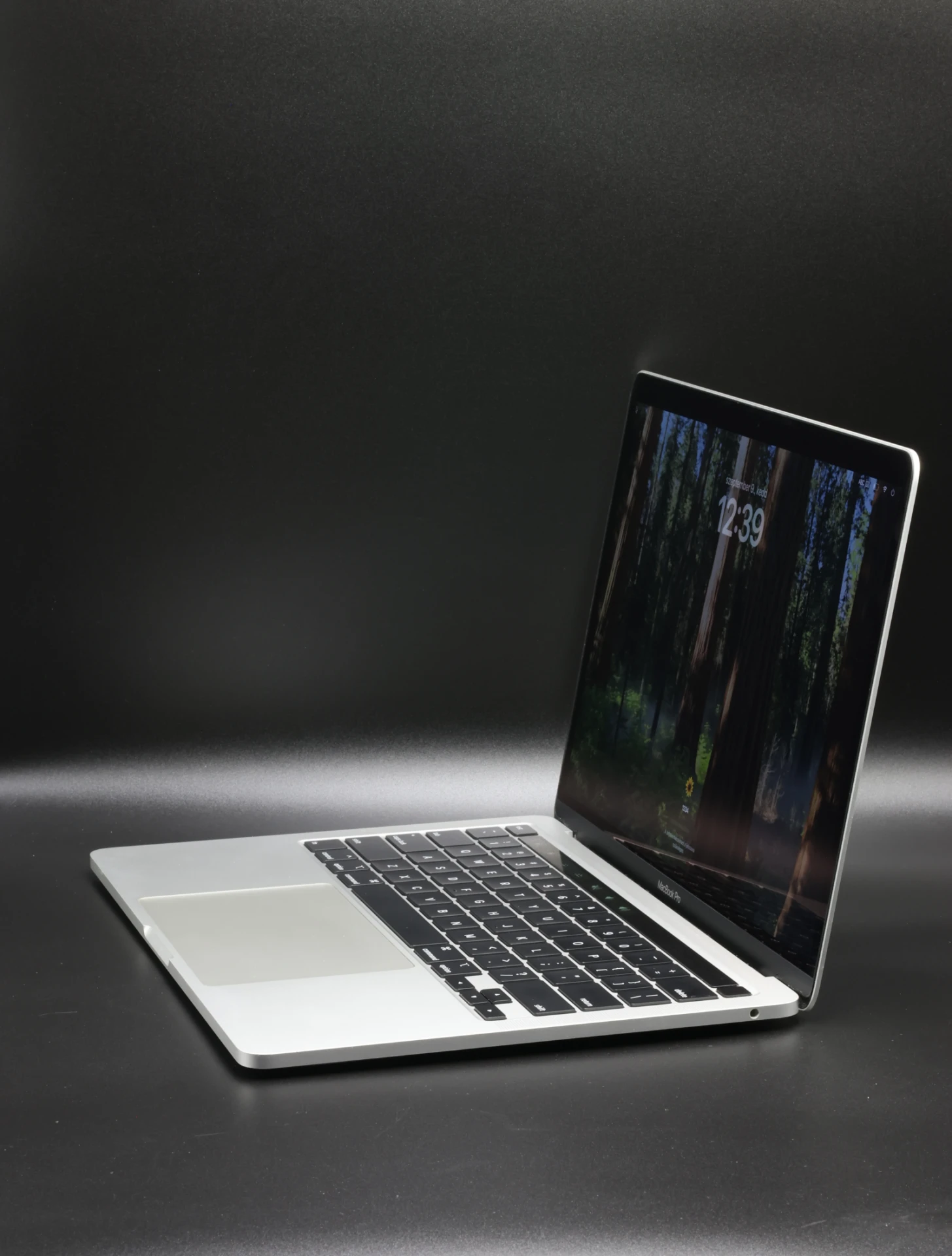 Apple MacBook Pro 13″ Touch Bar 2020 i5 512 GB Silver akku - 12 HÓ GARANCIA