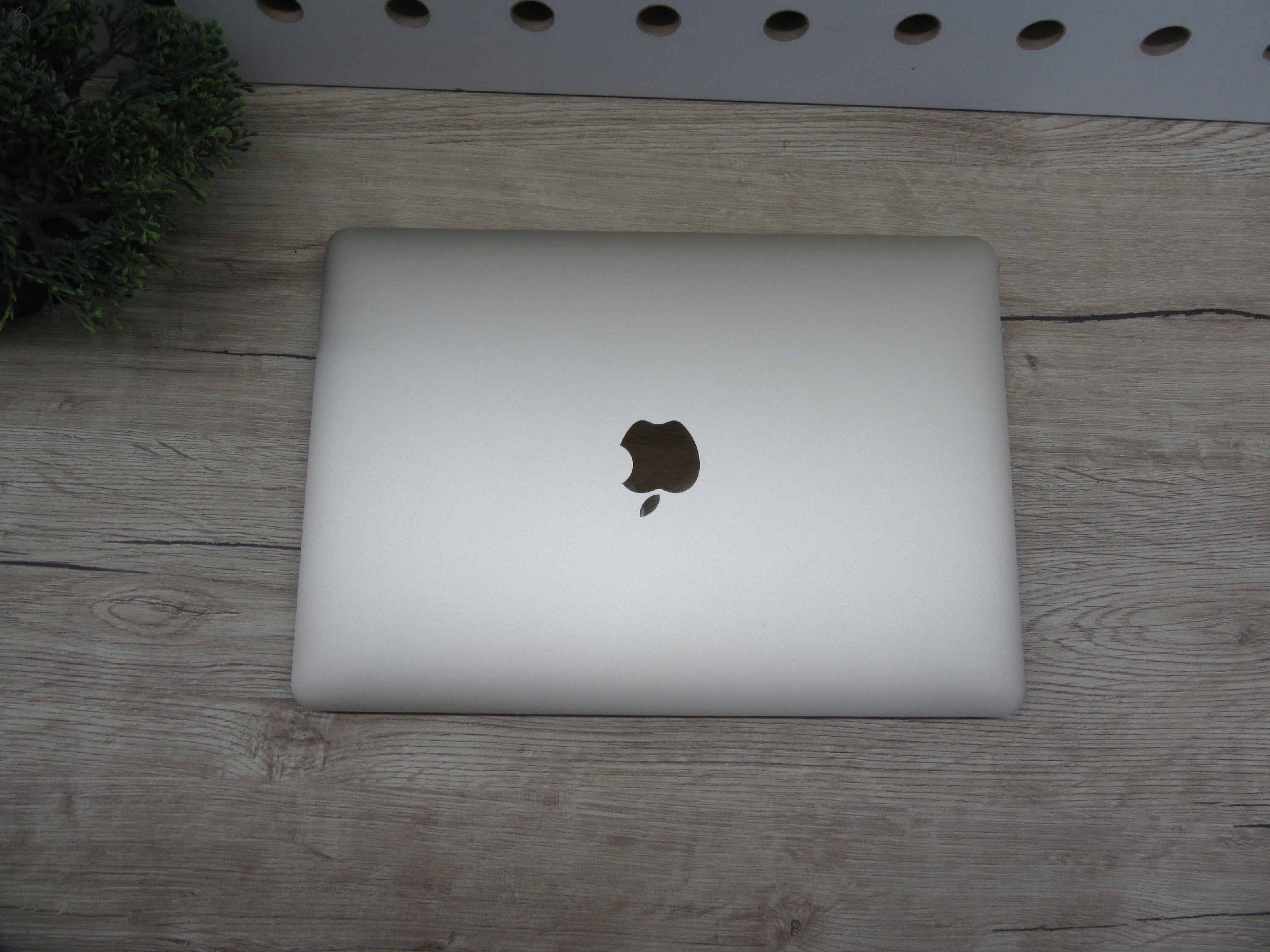 Apple MacBook 12” Retina – Pehelykönnyű hordozhatóság, csendes üzem – 8 GB RAM / 256 GB SSD – Használt, szép állapot – 100% akku (1 ciklus) – 3 hónap garanciával