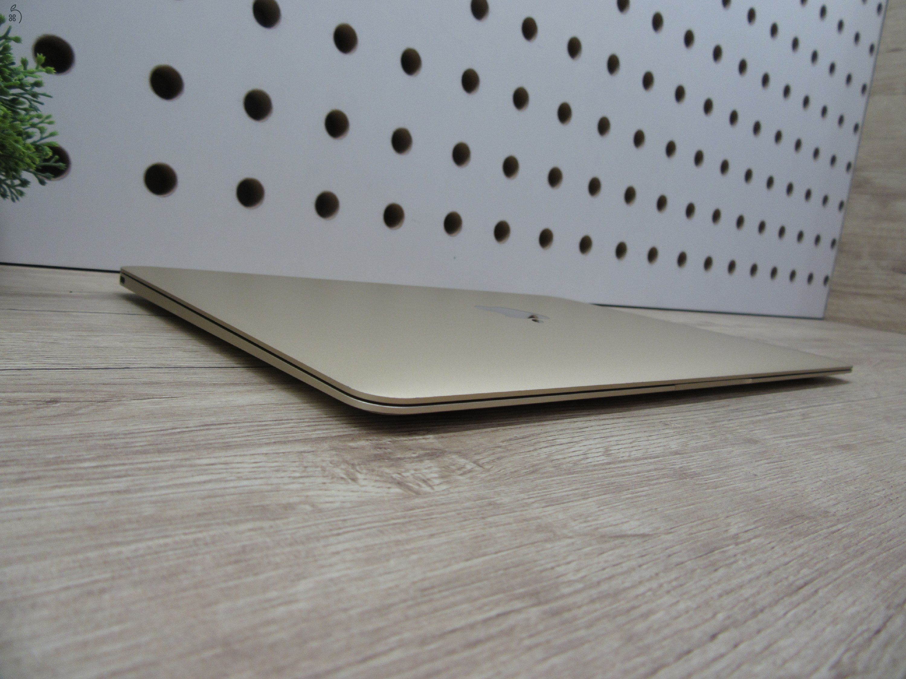 Apple MacBook 12” Retina – Pehelykönnyű hordozhatóság, csendes üzem – 8 GB RAM / 256 GB SSD – Használt, szép állapot – 100% akku (1 ciklus) – 3 hónap garanciával