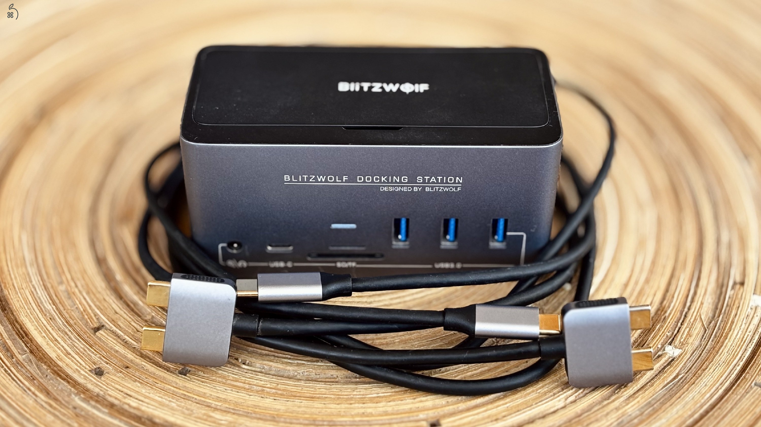 Blitzwolf Docking station BW-TH13 18 in 1 újszerű állapotban, M.2 sata foglalat van benne
